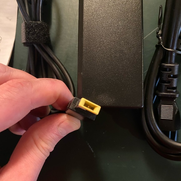Lenovo ThinkPad Charger - Picture 2 of 3